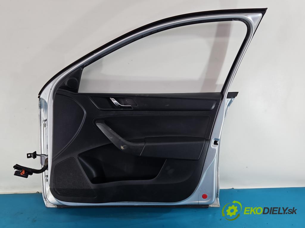 Skoda Rapid 2012-2019 1.2 TSI 86 hp manual 63 kW 1197 cm3 5- dveře přední pravé  (Klika dveří ostatní)