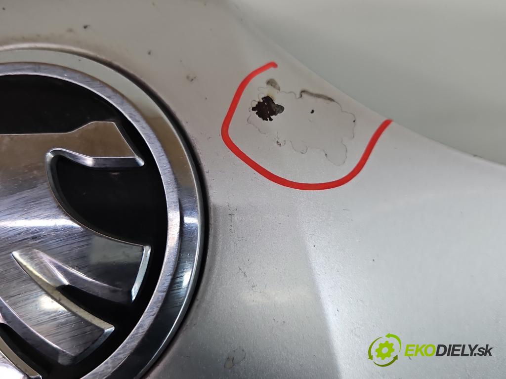 Skoda Rapid 2012-2019 1.2 TSI CBZA 86 HP manual 63 kW 1197 cm3 5- kapota predná