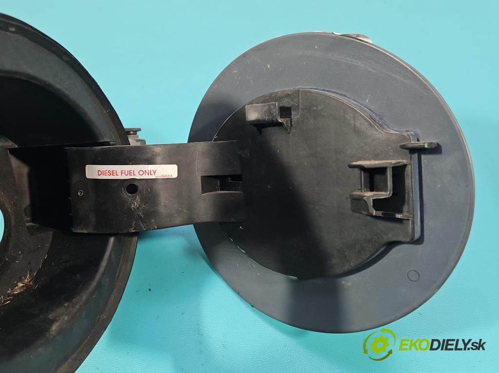 Jeep Cherokee KL 2013-2023 2.0 multijet 140 hp manual 103 kW 1956 cm3 5- Klapka nalévání paliva 68102575A (Klika dveří ostatní)