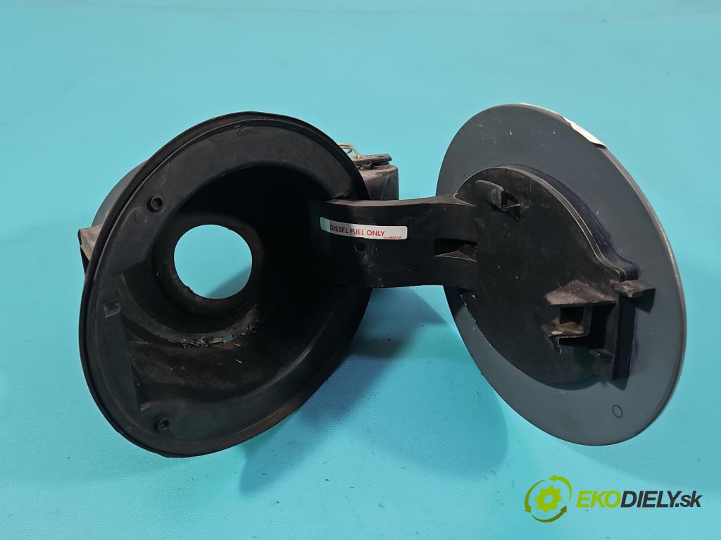 Jeep Cherokee KL 2013-2023 2.0 multijet 140 hp manual 103 kW 1956 cm3 5- Klapka nalévání paliva 68102575A (Klika dveří ostatní)