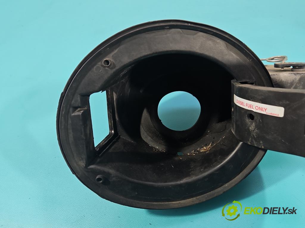 Jeep Cherokee KL 2013-2023 2.0 multijet 140 hp manual 103 kW 1956 cm3 5- Klapka nalévání paliva 68102575A (Klika dveří ostatní)