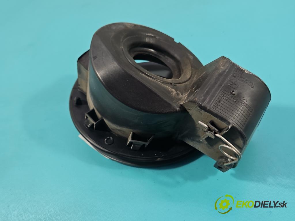 Jeep Cherokee KL 2013-2023 2.0 multijet 140 hp manual 103 kW 1956 cm3 5- Klapka nalévání paliva 68102575A (Klika dveří ostatní)