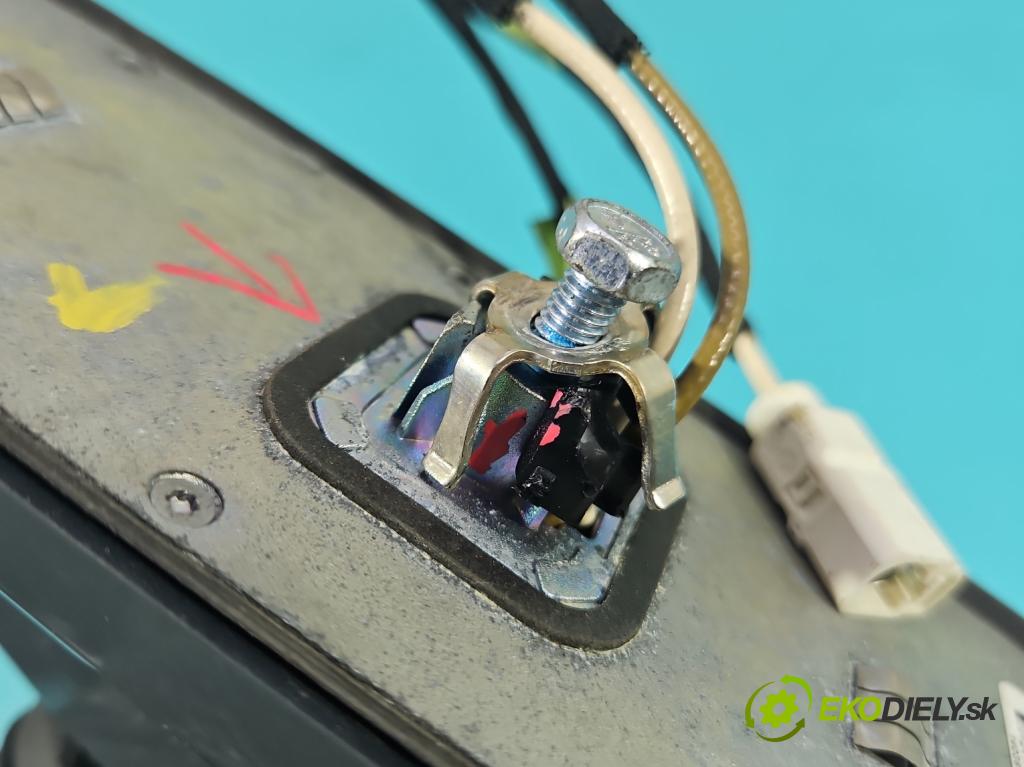 Jeep Cherokee KL 2013-2023 2.0 multijet 140 hp manual 103 kW 1956 cm3 5- Antena 81044LDS-A