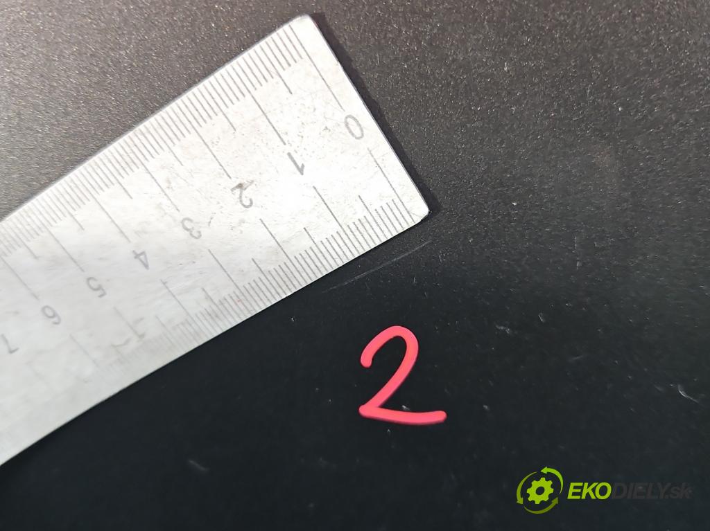 Toyota Rav4 IV 2013-2018 2.0 D4D 124hp manual 91 kW 1998 cm3 5- dvere zadné ľavé  (Kľučka dverí ostatné)