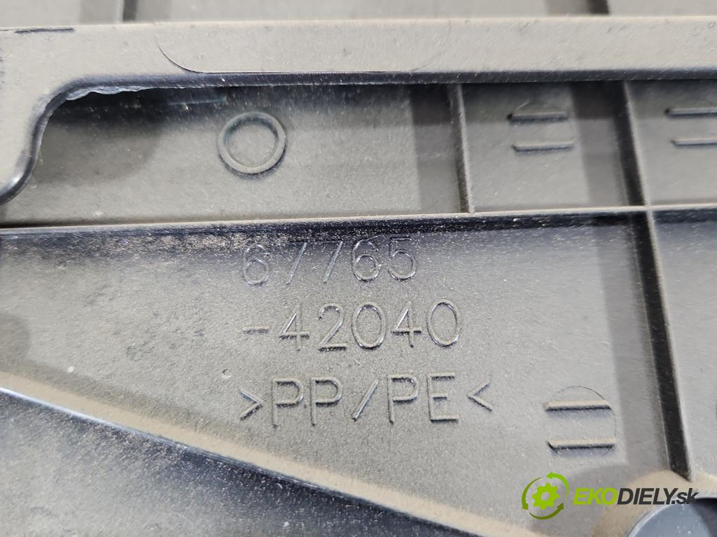 Toyota Rav4 IV 2013-2018 2.0 D4D 124 hp manual 91 kW 1998 cm3 5- Tapacír: kufrových dveří 67765-42040