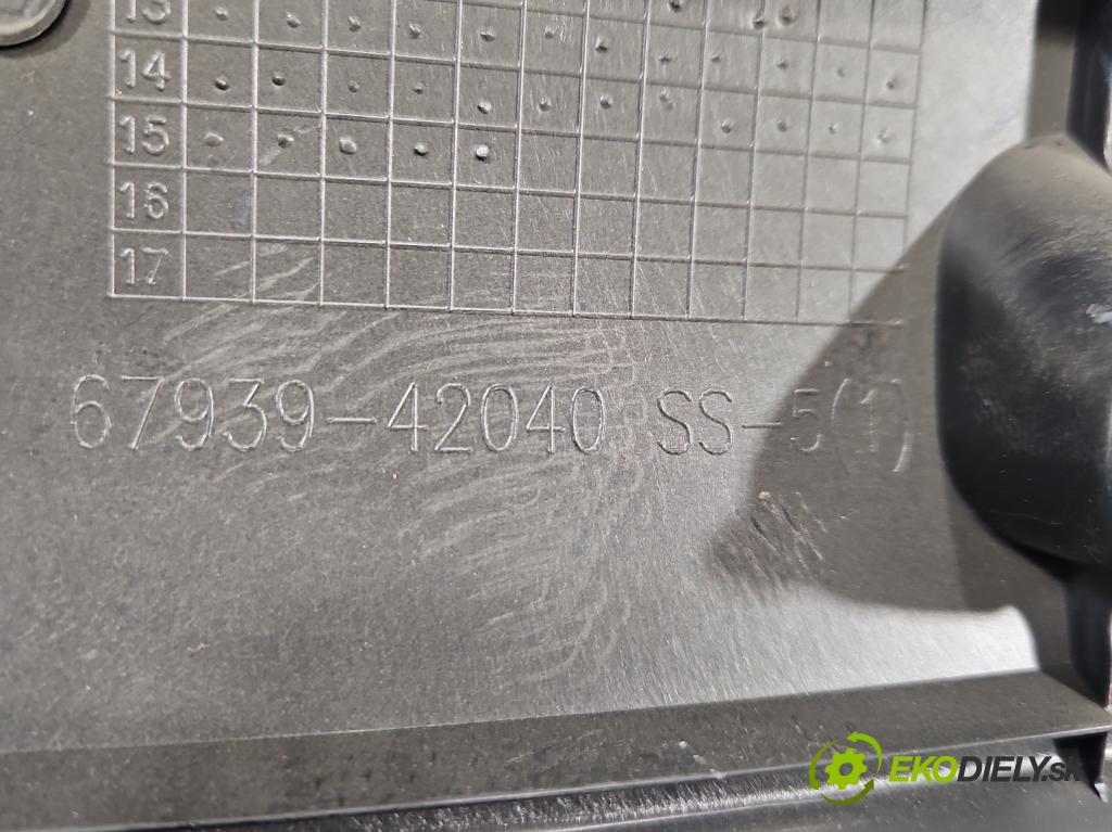 Toyota Rav4 IV 2013-2018 2.0 D4D 124 hp manual 91 kW 1998 cm3 5- Tapacír: kufrových dveří 67765-42040