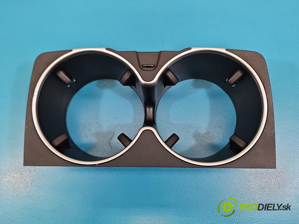 Mercedes S W222 2013-2020 3.0 cdi 656929 340KM: automatic 250 kW 2925 cm3 4- Rukojeť: na nápoje: A2228102800 (Držiak (úchyt) na nápoje)