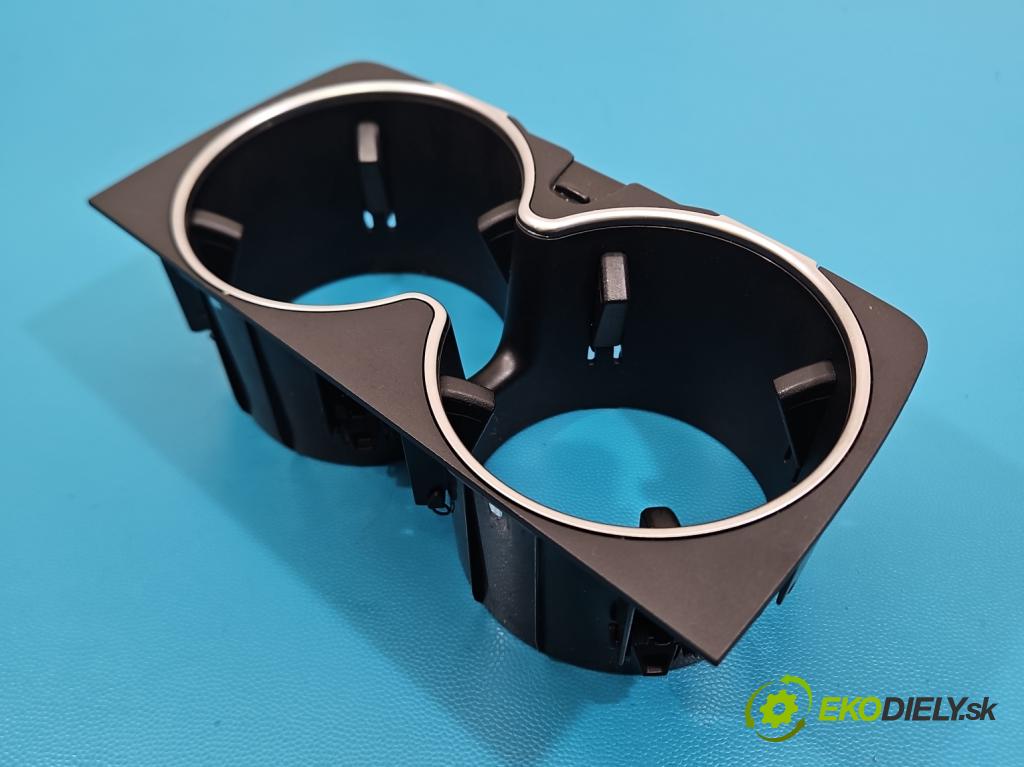 Mercedes S W222 2013-2020 3.0 cdi 656929 340KM automatic 250 kW 2925 cm3 4- Rukojeť: na napoje: A2228102800 (Držák nápojů)