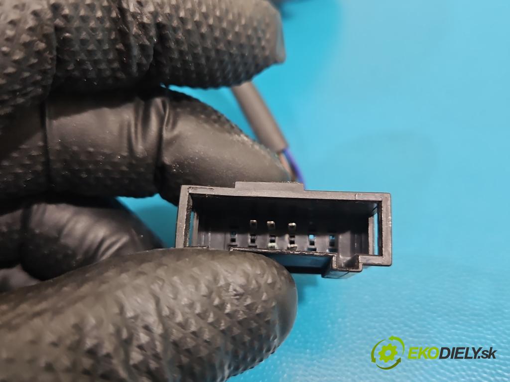 Skoda Fabia I 1999-2007 1.4 16V 75 HP manual 55 kW 1390 cm3 5- zrkadlo ľavé  (Kľučka dverí ostatné)