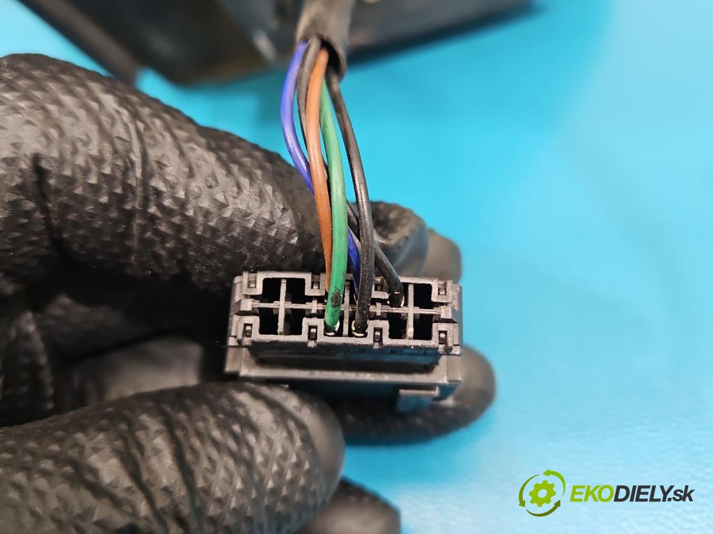 Skoda Fabia I 1999-2007 1.4 16V 75 HP manual 55 kW 1390 cm3 5- zrkadlo ľavé  (Kľučka dverí ostatné)