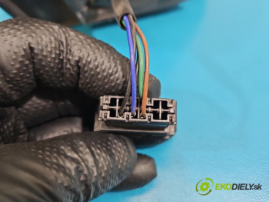 Skoda Fabia I 1999-2007 1.4 16V 75 HP manual 55 kW 1390 cm3 5- zrkadlo ľavé  (Kľučka dverí ostatné)