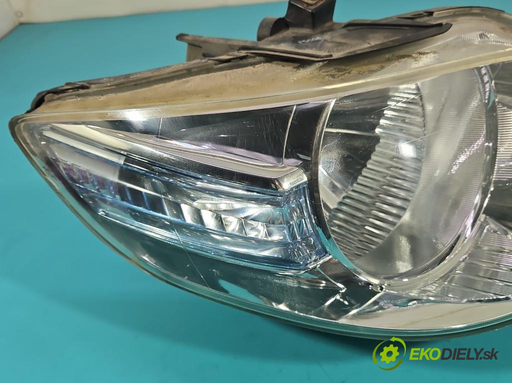 Honda City IV 2002-2008 1.4 83 HP manual 61 kW 1339 cm3 4- Reflektor: pravý  (Svetlo predné pravé)