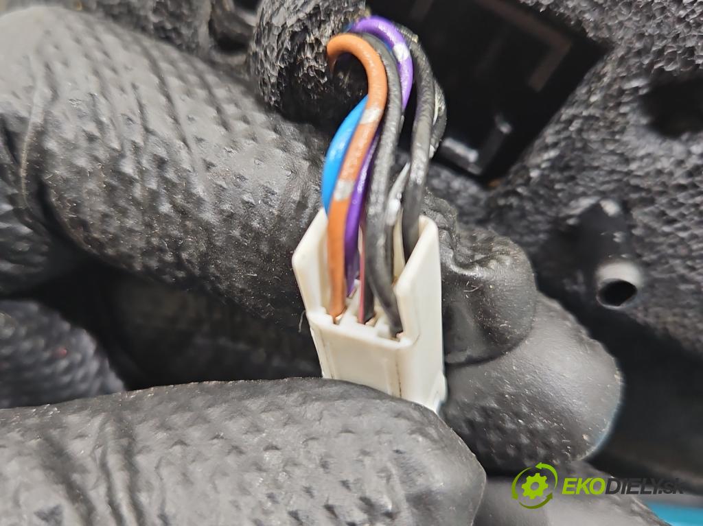 Mazda 2 II 2007-2014 1.3 16V 75 HP manual 55 kW 1349 cm3 5- zrkadlo ľavé  (Kľučka dverí ostatné)