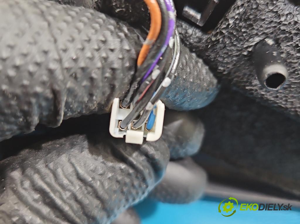 Mazda 2 II 2007-2014 1.3 16V 75 HP manual 55 kW 1349 cm3 5- zrkadlo ľavé  (Kľučka dverí ostatné)