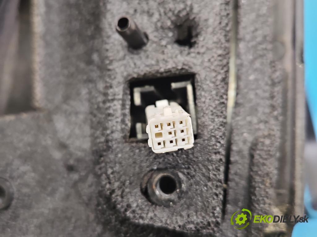 Mazda 2 II 2007-2014 1.3 16V 75 hp manual 55 kW 1349 cm3 5- zpětné zrcátko pravé  (Klika dveří ostatní)