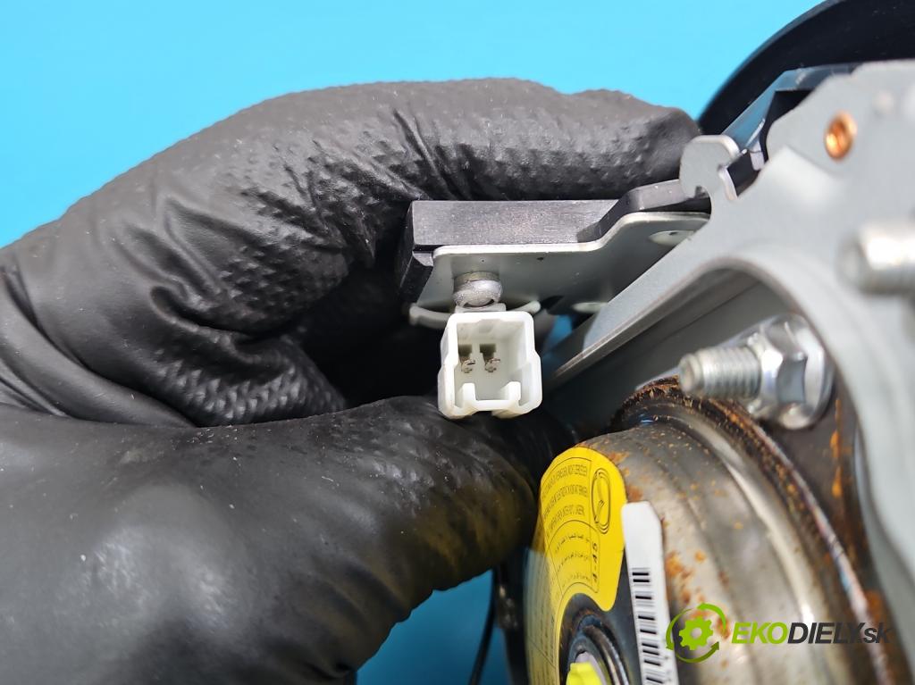 Mazda 2 II 2007-2014 1.3 16V 75 HP manual 55 kW 1349 cm3 5- airbag vzduch: Řidiči: DF7357K0002 (Airbag)