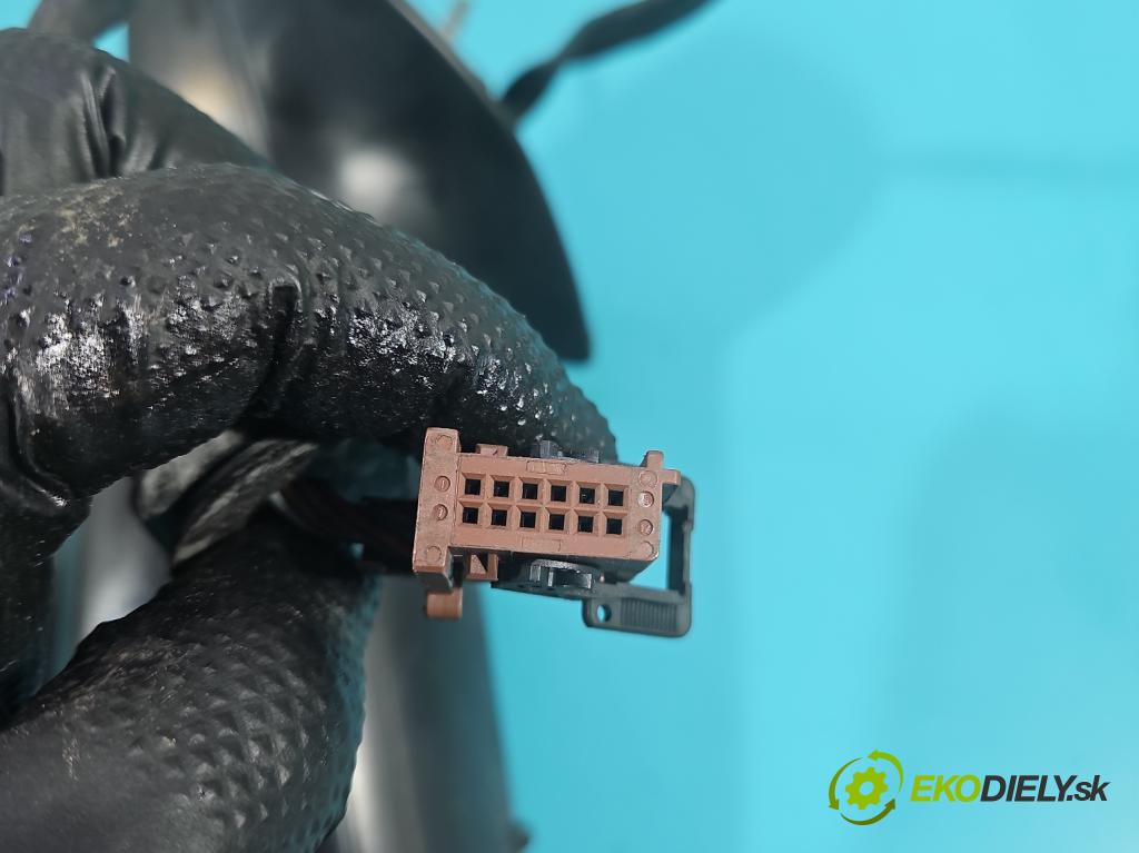 Peugeot 407 2.0 hdi 136 HP manual 100 kW 1997 cm3 5- zrkadlo pravé  (Kľučka dverí ostatné)