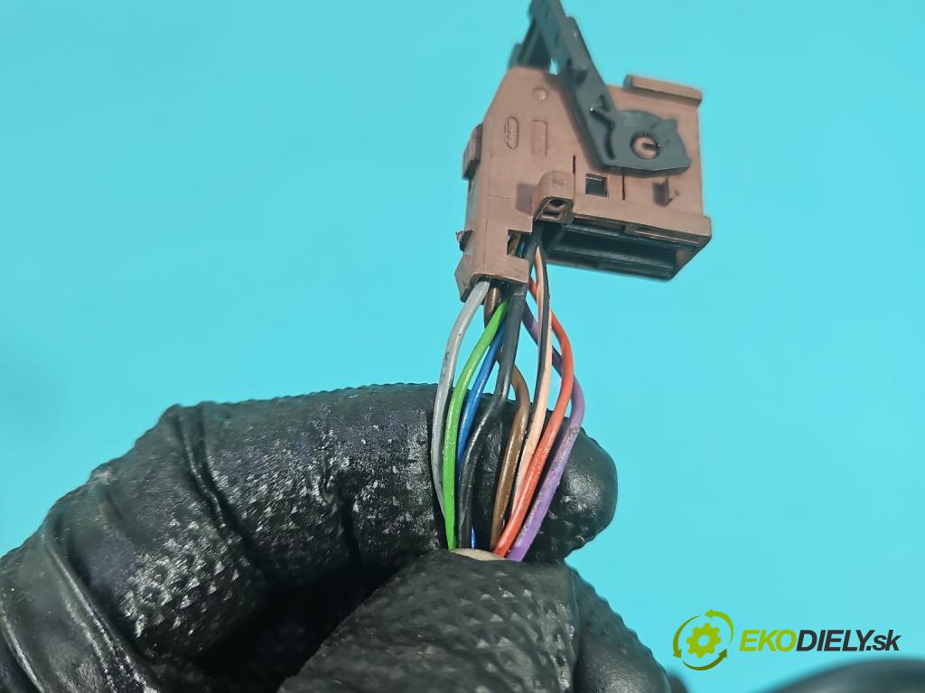 Peugeot 407 2.0 hdi 136 HP manual 100 kW 1997 cm3 5- zrkadlo pravé  (Kľučka dverí ostatné)