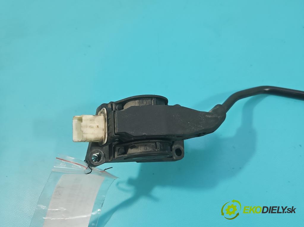 Peugeot 407 2.0 hdi 136 HP manual 100 kW 1997 cm3 5- pedal plyn potenciometr: F00C3P2311