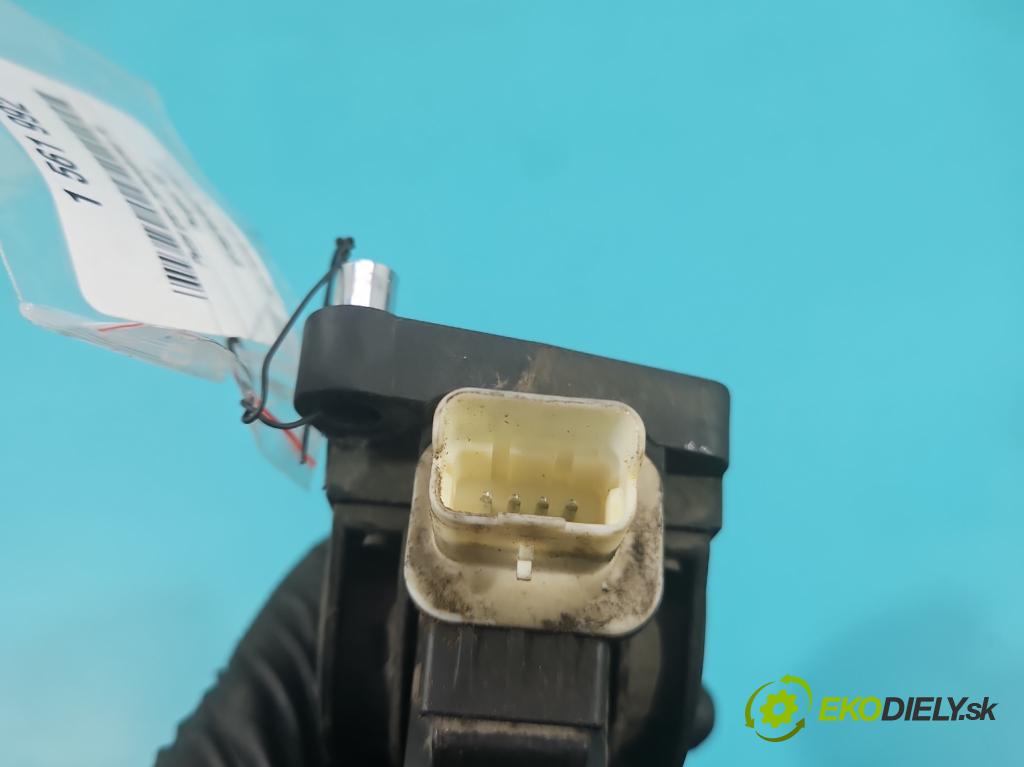 Peugeot 407 2.0 hdi 136 HP manual 100 kW 1997 cm3 5- pedal plyn potenciometr: F00C3P2311