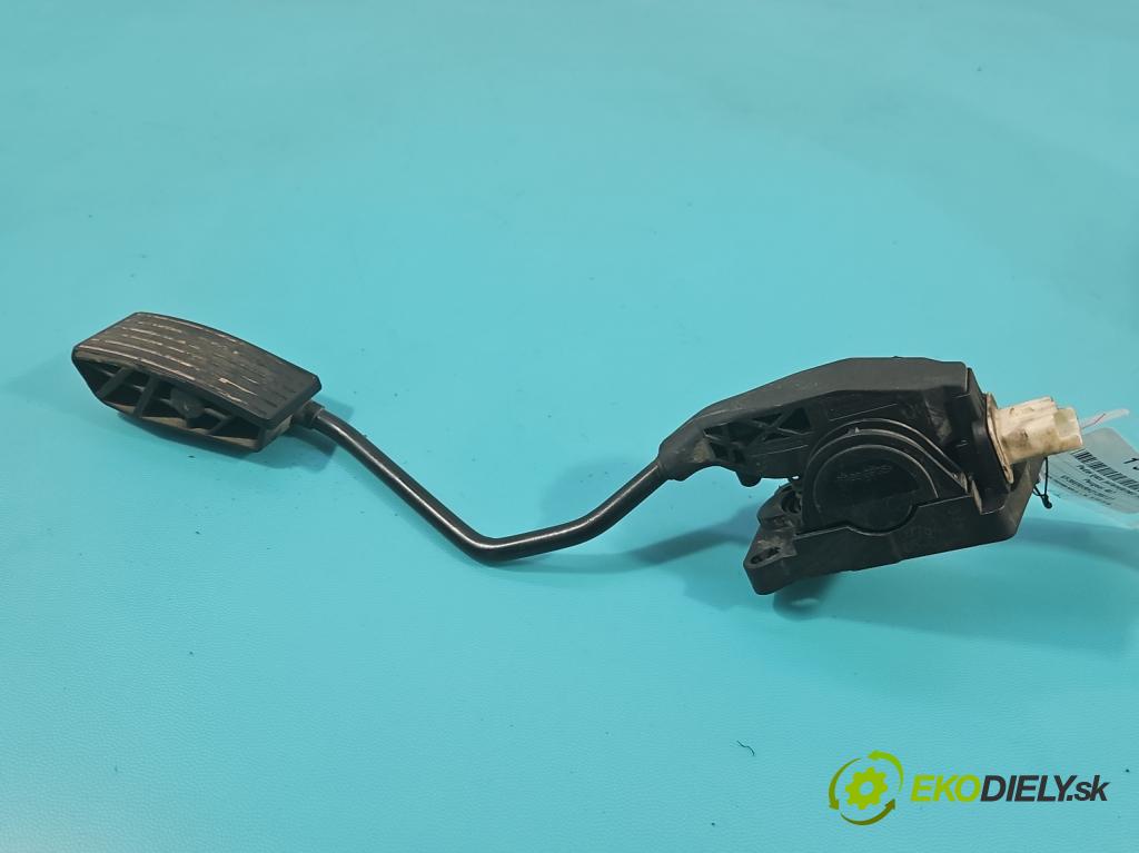 Peugeot 407 2.0 hdi 136 HP manual 100 kW 1997 cm3 5- pedal plyn potenciometr: F00C3P2311