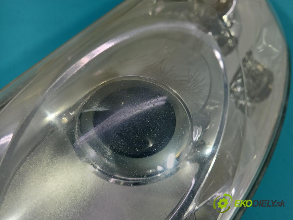 Peugeot 407 2.0 hdi 136 HP manual 100 kW 1997 cm3 5- Reflektor: ľavý 0301213201 (Kľučka dverí ostatné)