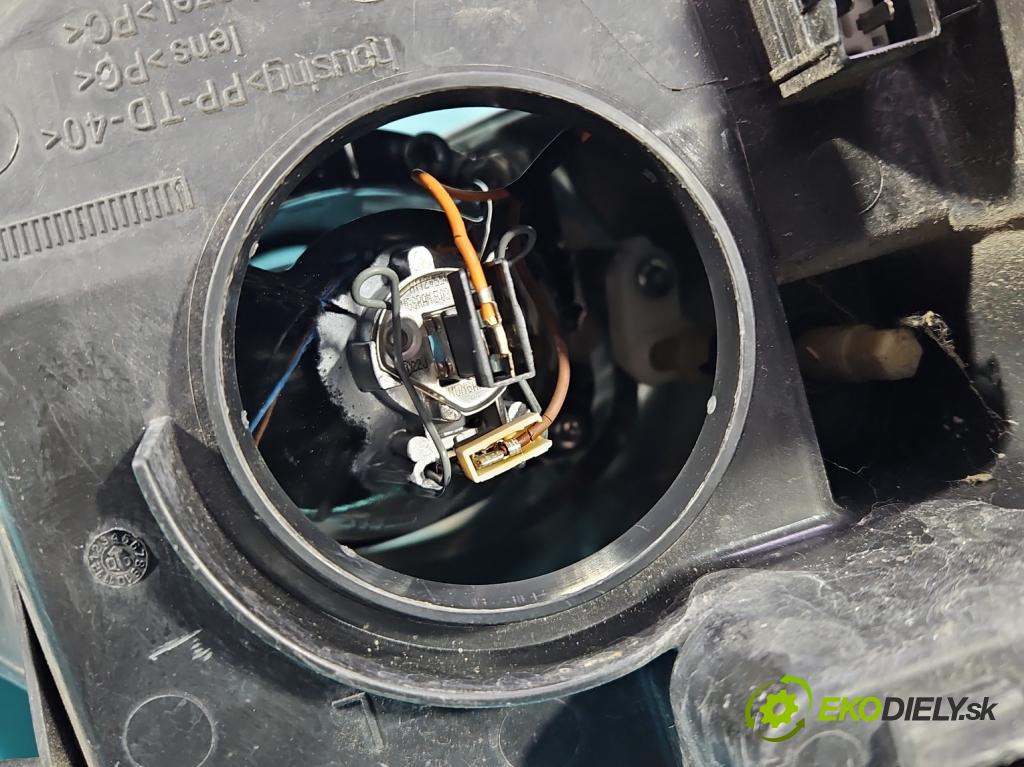 Peugeot 407 2.0 hdi 136 HP manual 100 kW 1997 cm3 5- Reflektor: ľavý 0301213201 (Kľučka dverí ostatné)