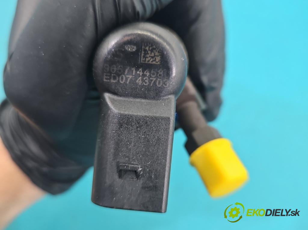 Peugeot 407 2.0 hdi 136hp manual 100 kW 1997 cm3 5- vstřikovač 9657144580 (Vstřikovač paliva)