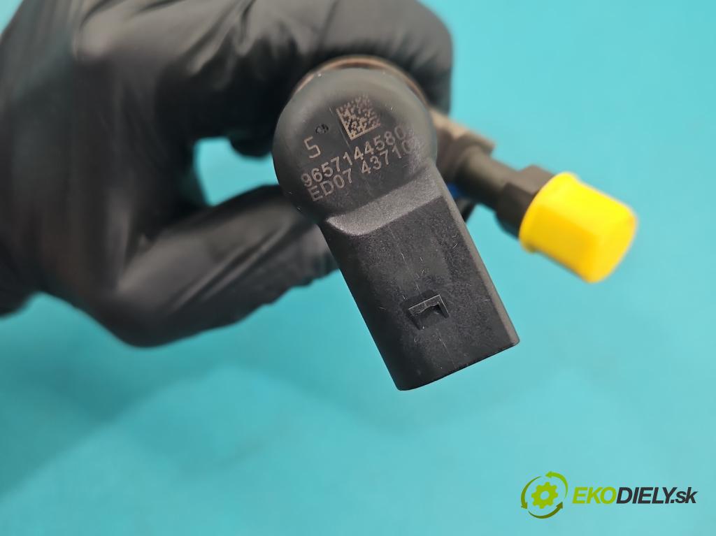 Peugeot 407 2.0 hdi 136hp manual 100 kW 1997 cm3 5- vstřikovač 9657144580 (Vstřikovač paliva)