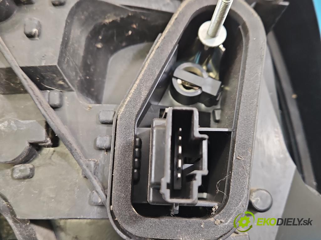 Citroen DS3 2010-2016 1.6 hdi 92 HP manual 68 kW 1560 cm3 3- svetlo / reflektor zadné pravé 9676973380 (Kľučka dverí ostatné)