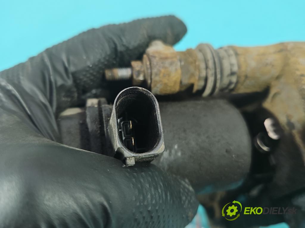 Jeep Cherokee KL 2013-2023 2.0 multijet 140 hp manual 103 kW 1956 cm3 5- brzdič zadní levý  (Klika dveří ostatní)