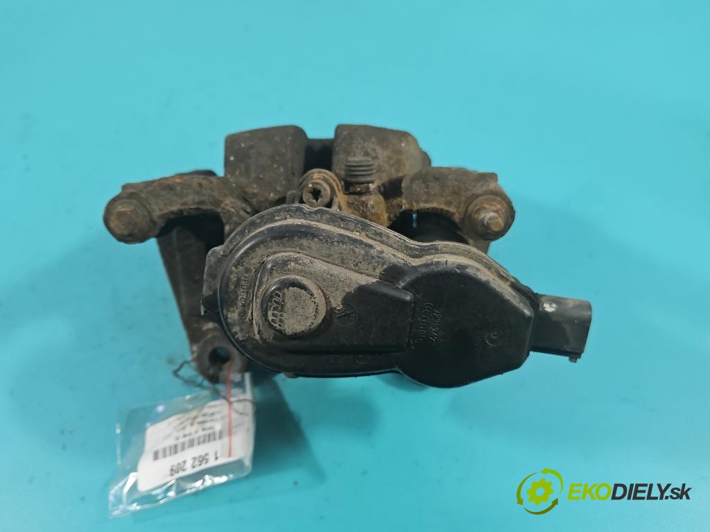 Jeep Cherokee KL 2013-2023 2.0 multijet 140 hp manual 103 kW 1956 cm3 5- brzdič zadní levý  (Klika dveří ostatní)