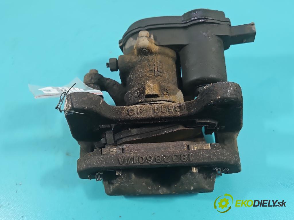 Jeep Cherokee KL 2013-2023 2.0 multijet 140 hp manual 103 kW 1956 cm3 5- brzdič zadní levý  (Klika dveří ostatní)