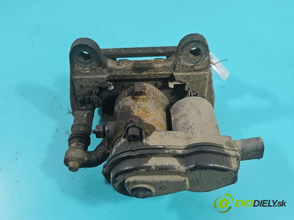 Jeep Cherokee KL 2013-2023 2.0 multijet 140 hp manual 103 kW 1956 cm3 5- brzdič zadní pravý  (Klika dveří ostatní)