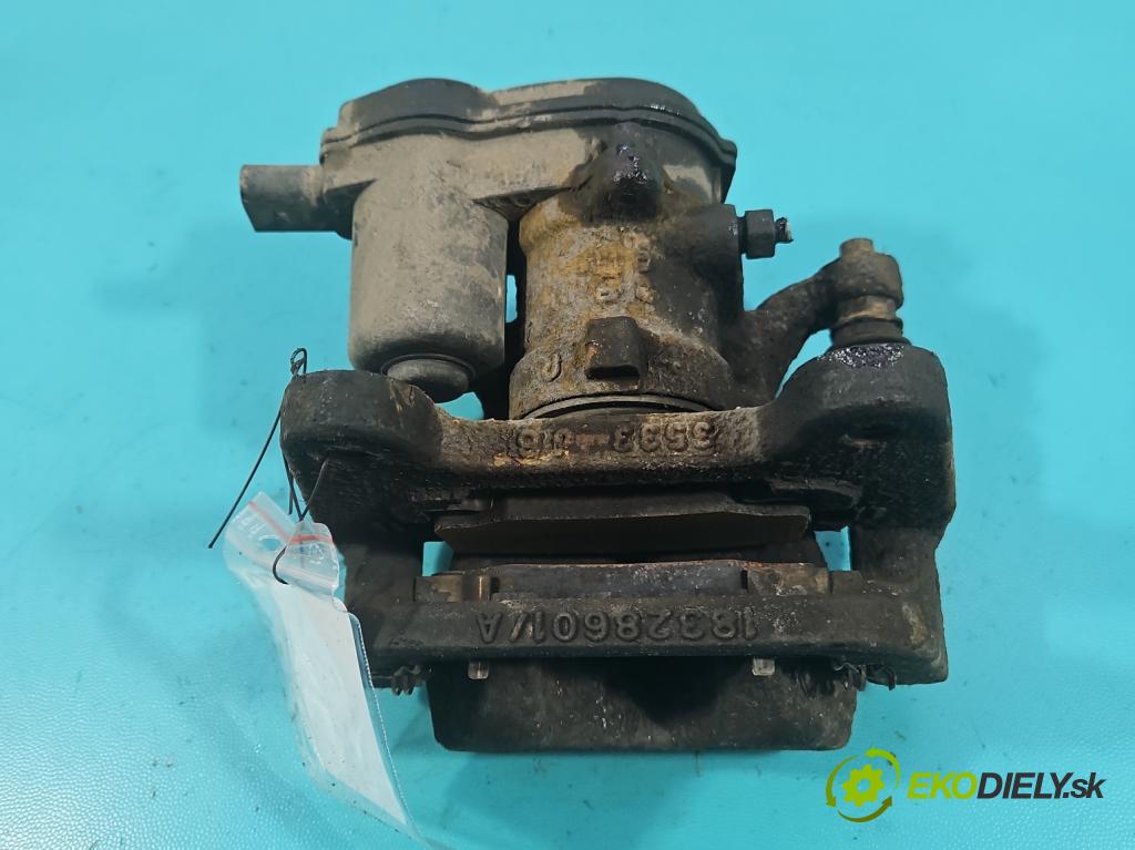 Jeep Cherokee KL 2013-2023 2.0 multijet 140 hp manual 103 kW 1956 cm3 5- brzdič zadní pravý  (Klika dveří ostatní)