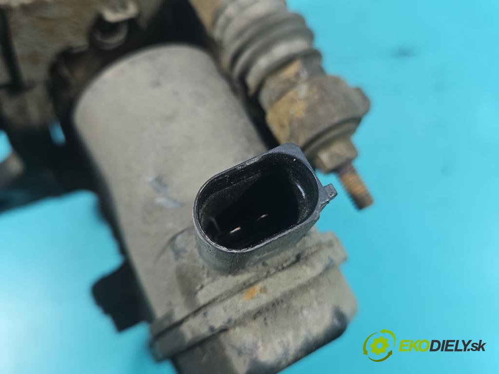 Jeep Cherokee KL 2013-2023 2.0 multijet 140 hp manual 103 kW 1956 cm3 5- brzdič zadní pravý  (Klika dveří ostatní)