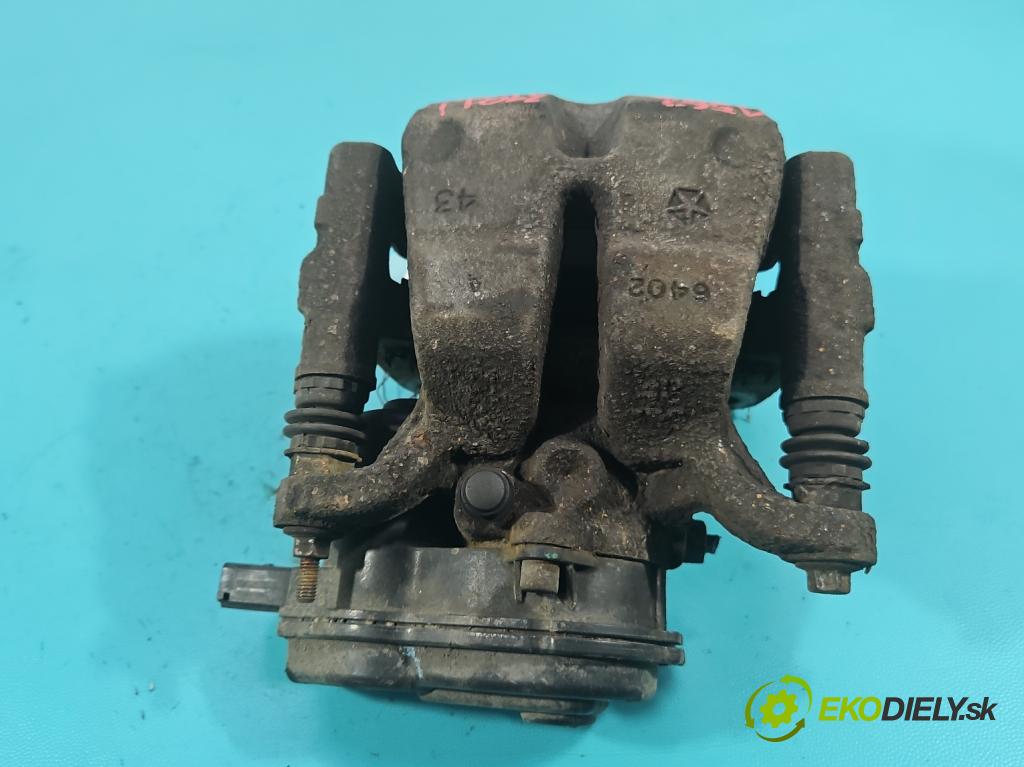 Jeep Cherokee KL 2013-2023 2.0 multijet 140 hp manual 103 kW 1956 cm3 5- brzdič zadní pravý  (Klika dveří ostatní)