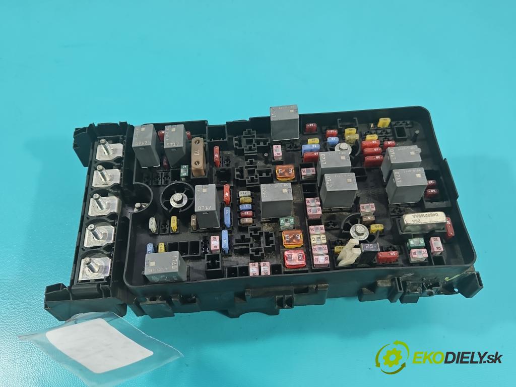 Jeep Cherokee KL 2013-2023 2.0 multijet 140 hp manual 103 kW 1956 cm3 5- skříňka pojistková 68193002AF (Pojistková skříňka)