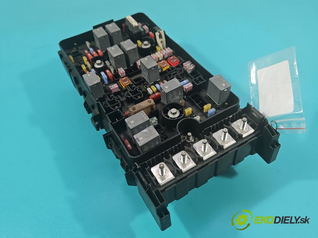 Jeep Cherokee KL 2013-2023 2.0 multijet 140 hp manual 103 kW 1956 cm3 5- skříňka pojistková 68193002AF (Pojistková skříňka)