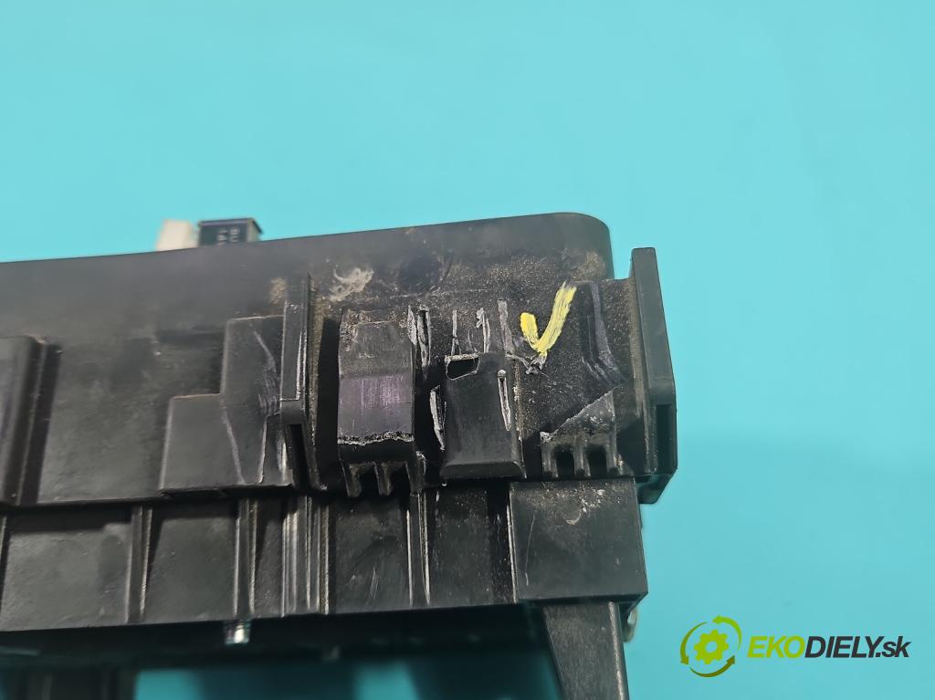 Jeep Cherokee KL 2013-2023 2.0 multijet 140 hp manual 103 kW 1956 cm3 5- skříňka pojistková 68193002AF (Pojistková skříňka)