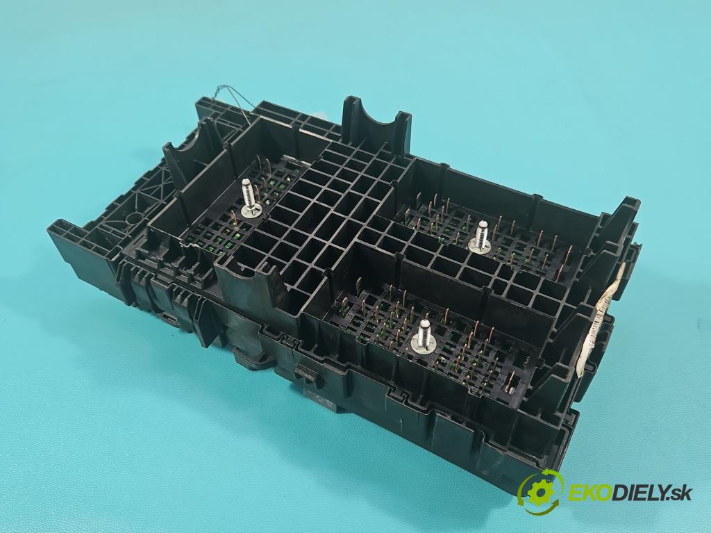 Jeep Cherokee KL 2013-2023 2.0 multijet 140 hp manual 103 kW 1956 cm3 5- skříňka pojistková 68193002AF (Pojistková skříňka)