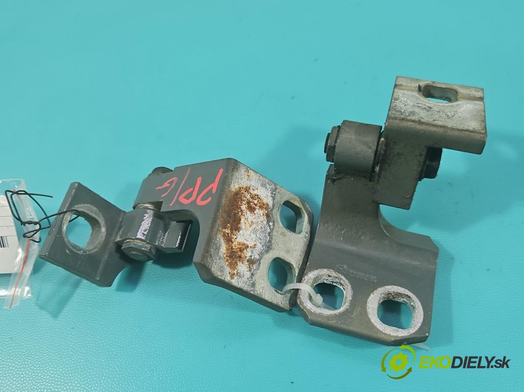 Jeep Cherokee KL 2013-2023 2.0 multijet 140 hp manual 103 kW 1956 cm3 5- Závěs: dveře přední pravý 19795C