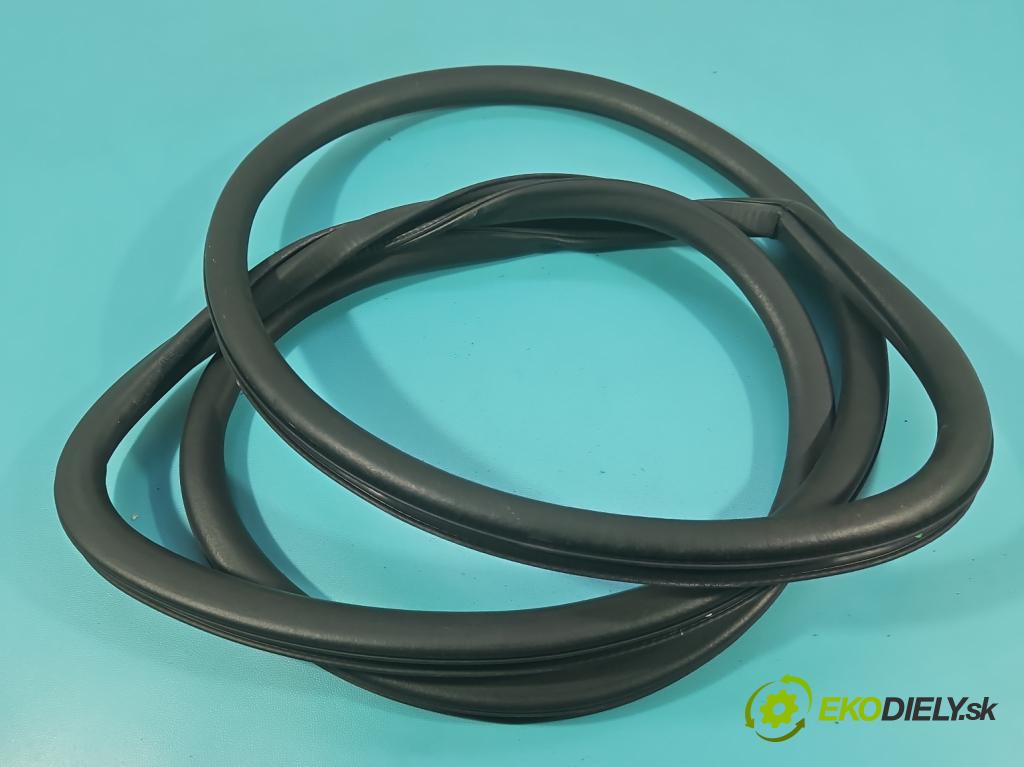 Jeep Cherokee KL 2013-2023 2.0 multijet 140 hp manual 103 kW 1956 cm3 5- Těsnění: dveře přední pravé 6810381AA