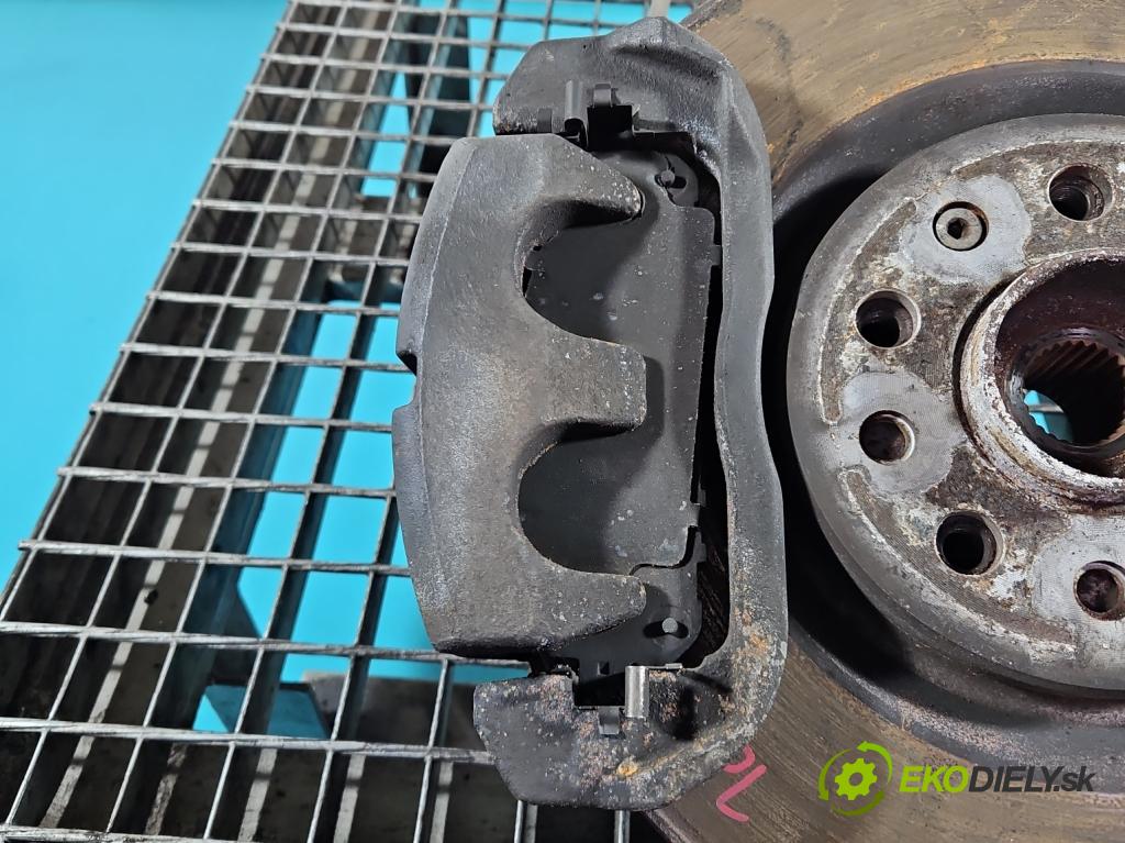 Jeep Cherokee KL 2013-2023 2.0 multijet: 140 HP manual 103 kW 1956 cm3 5- brzdič predné ľavý  (Kľučka dverí ostatné)