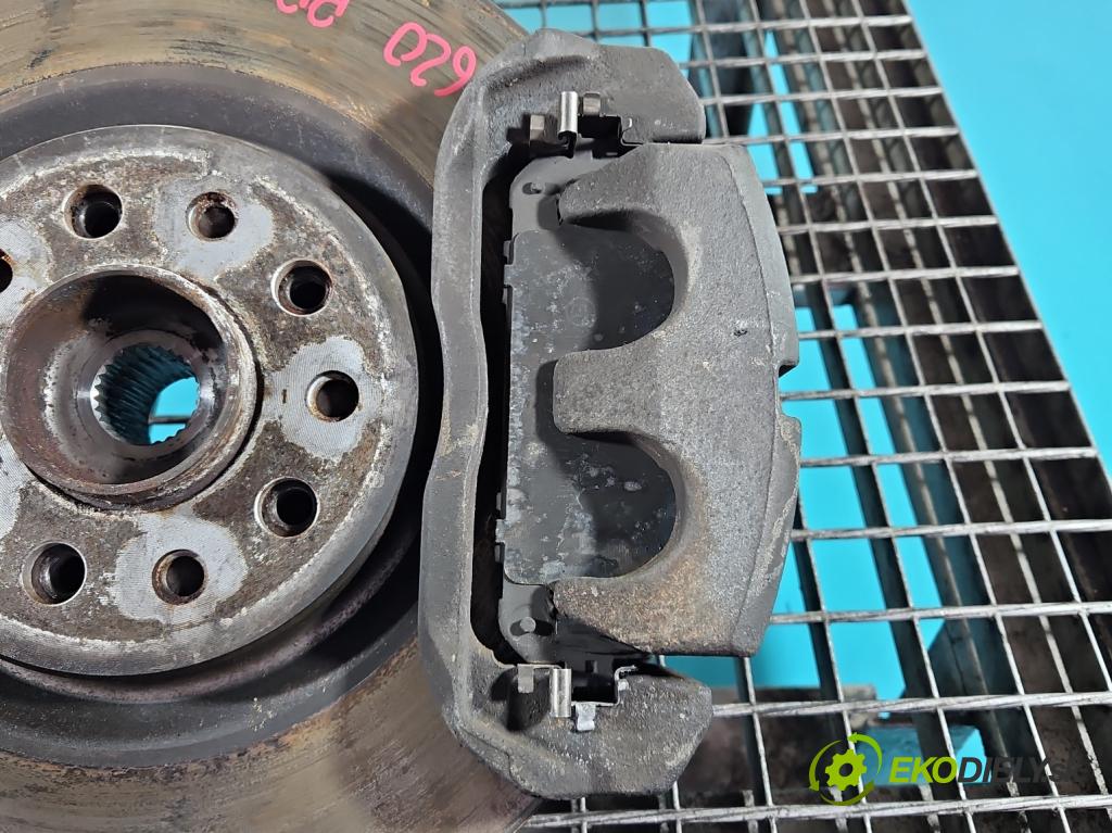 Jeep Cherokee KL 2013-2023 2.0 multijet: 140 HP manual 103 kW 1956 cm3 5- brzdič predné pravý  (Kľučka dverí ostatné)