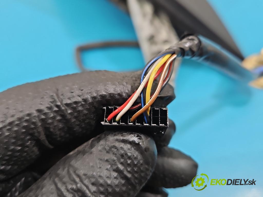 Vw Golf VII 2012-2020 1.2 TSI 86 HP manual 63 kW 1197 cm3 5- zrkadlo ľavé  (Kľučka dverí ostatné)