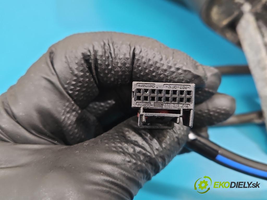 Vw Golf VII 2012-2020 1.2 TSI 86 HP manual 63 kW 1197 cm3 5- zrkadlo ľavé  (Kľučka dverí ostatné)