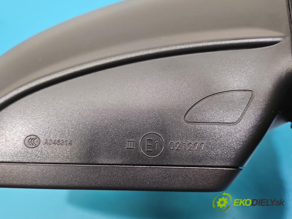 Vw Golf VII 2012-2020 1.2 TSI 86 HP manual 63 kW 1197 cm3 5- zrkadlo pravé  (Kľučka dverí ostatné)