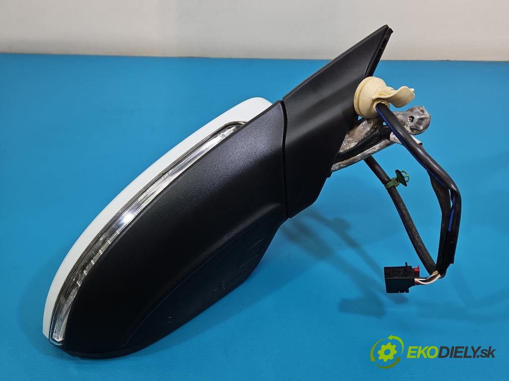 Vw Golf VII 2012-2020 1.2 TSI 86 HP manual 63 kW 1197 cm3 5- zrkadlo pravé  (Kľučka dverí ostatné)