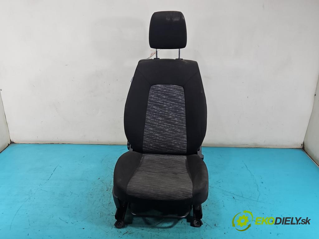 Kia Ceed I 2006-2012 1.4 16V 105 HP manual 77 kW 1396 cm3 3- Sedačka pravý  (Sedadlo)